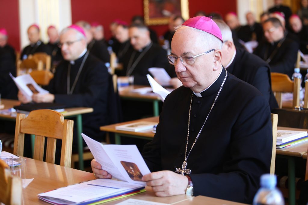 Szkodliwe jest generowanie lęku i dawanie naiwnych „recept” w czasie epidemii