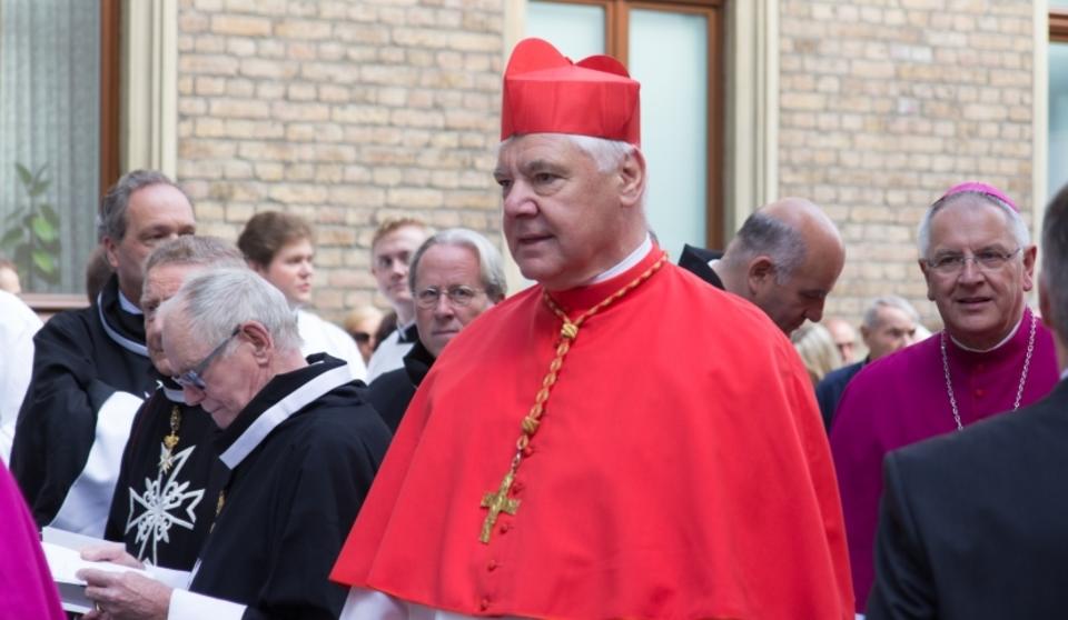 Kard. Müller do Polaków: Przeżywamy farsę, w której europejskie instytucje krytykują Polskę. Nie pozwólcie na taką zarozumiałość